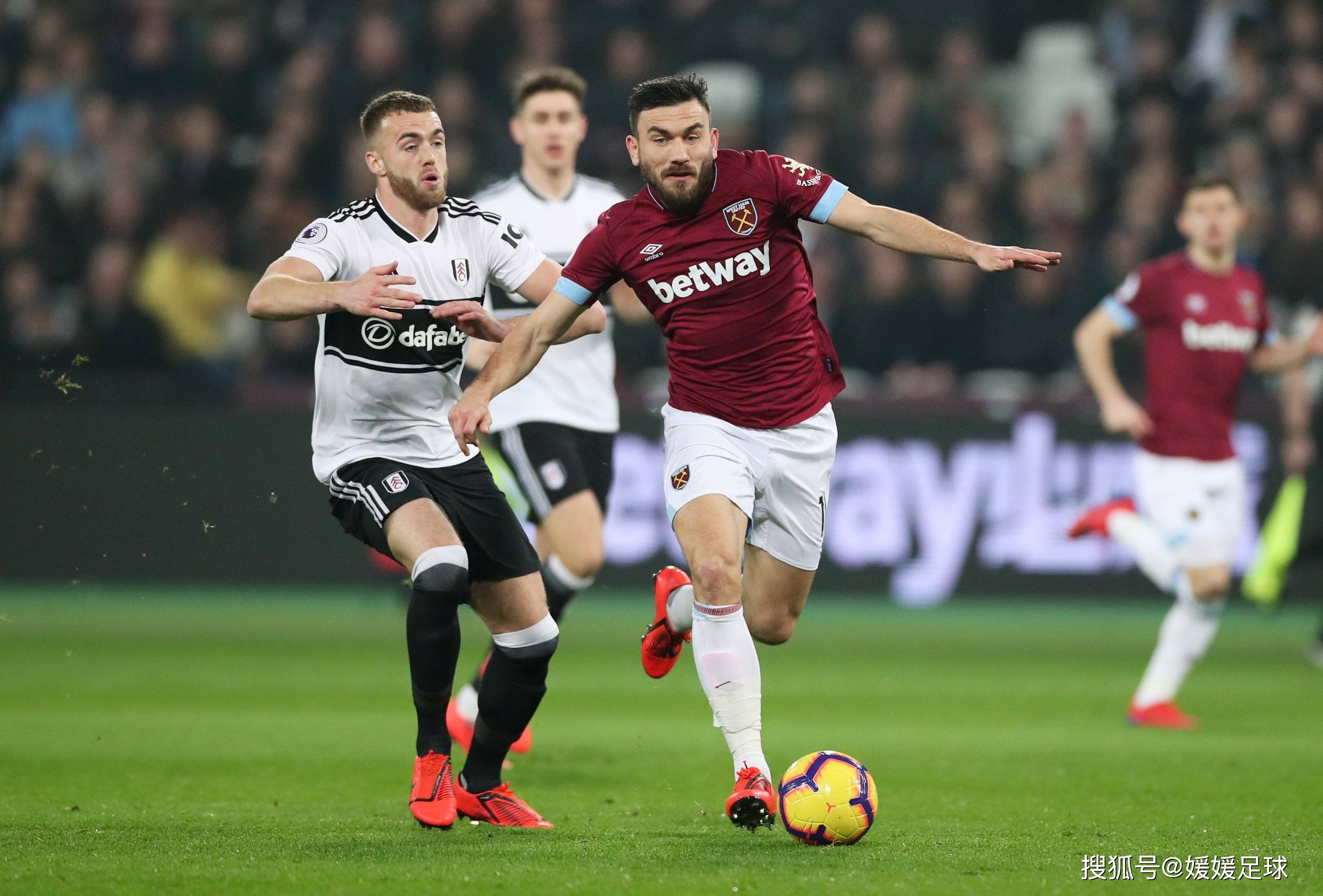 巴恩斯利大胜对手,英格兰足球联赛升班马崭露头角!的简单介绍 巴恩斯利大胜对手,英格兰足球联赛升班马崭露头角!的简单介绍